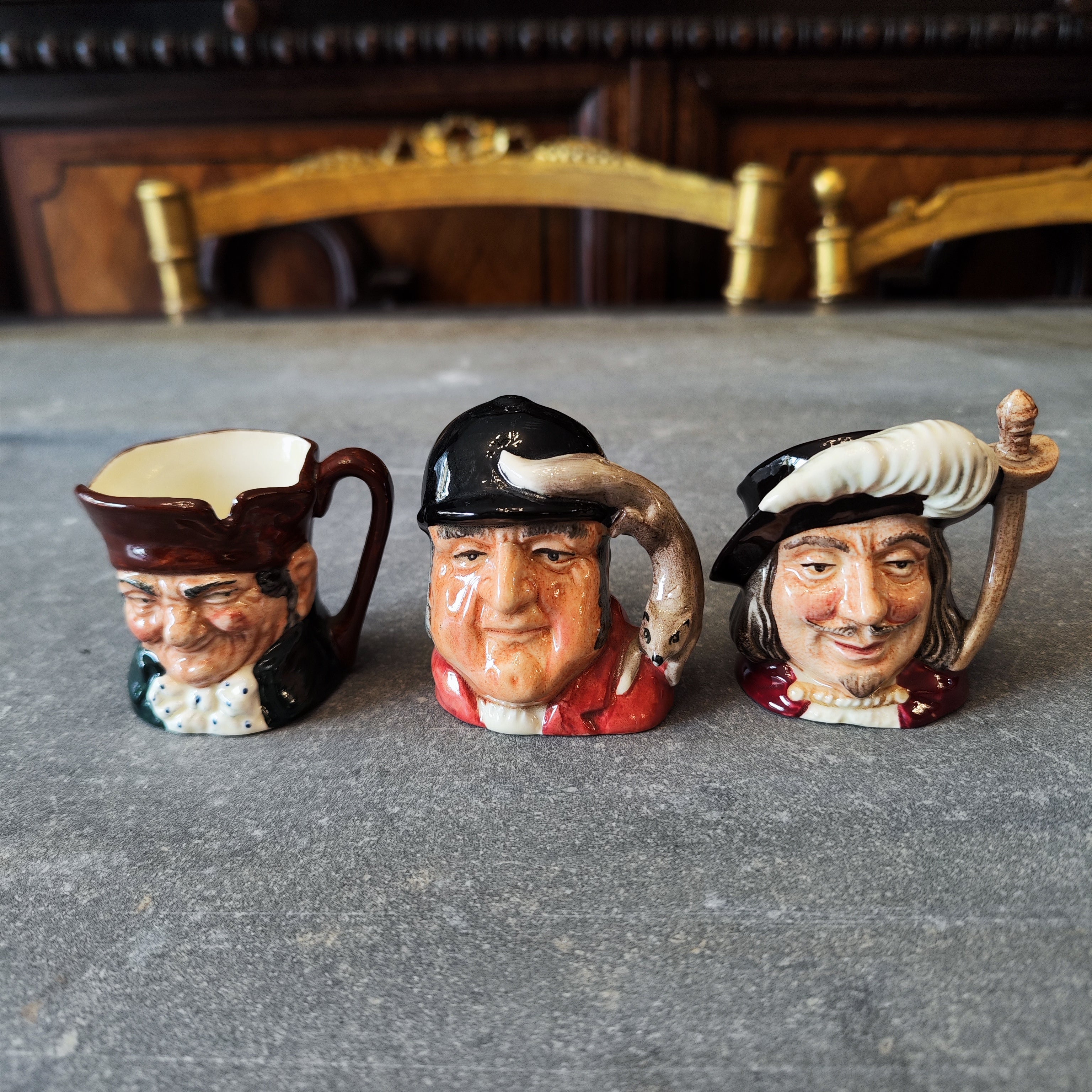 Juego de tres jarras Toby. Royal Doulton Inglaterra SXX