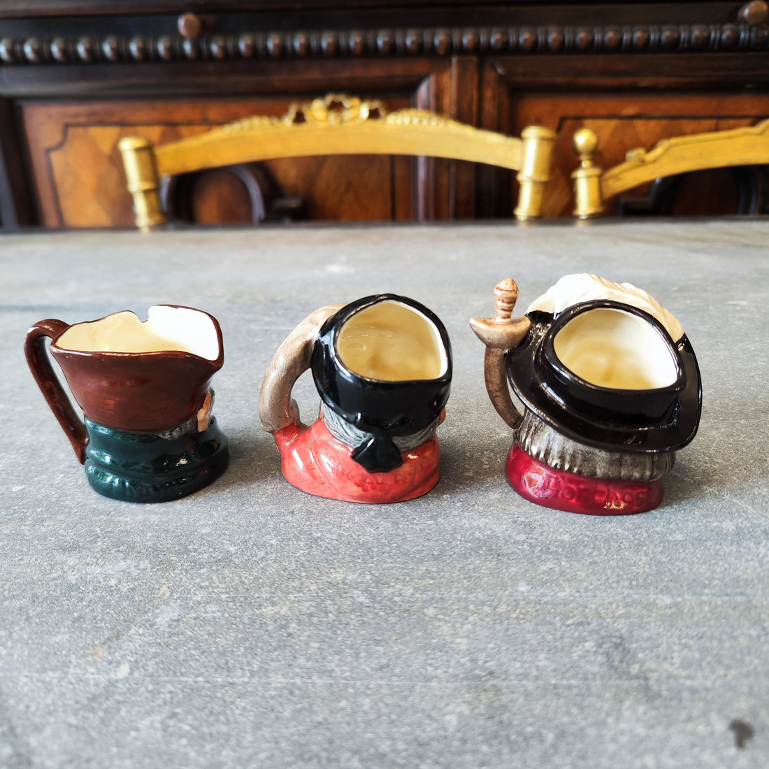 Juego de tres jarras Toby. Royal Doulton Inglaterra SXX