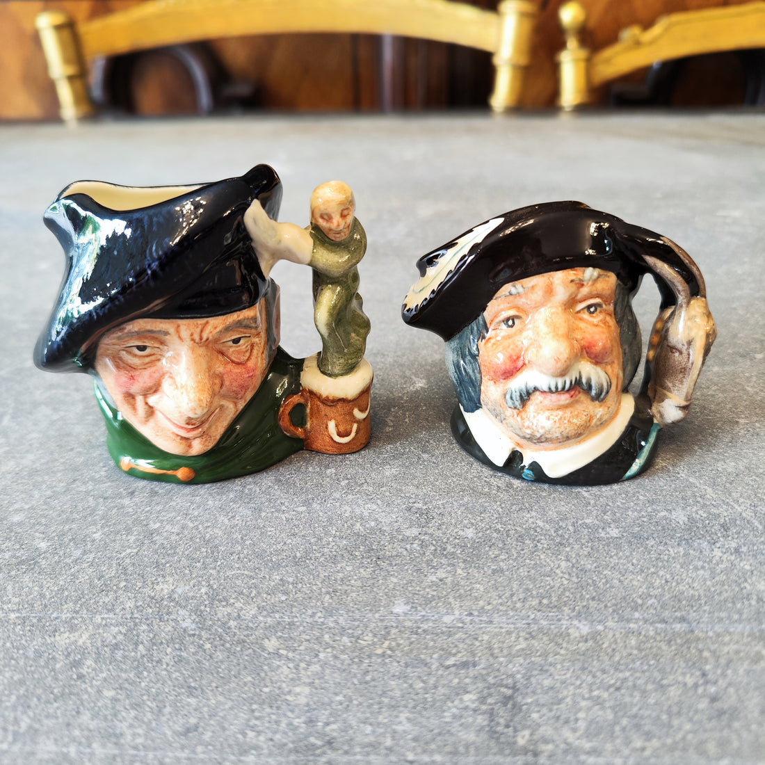 Par de jarras Toby Royal Doulton. Inglaterra SXX