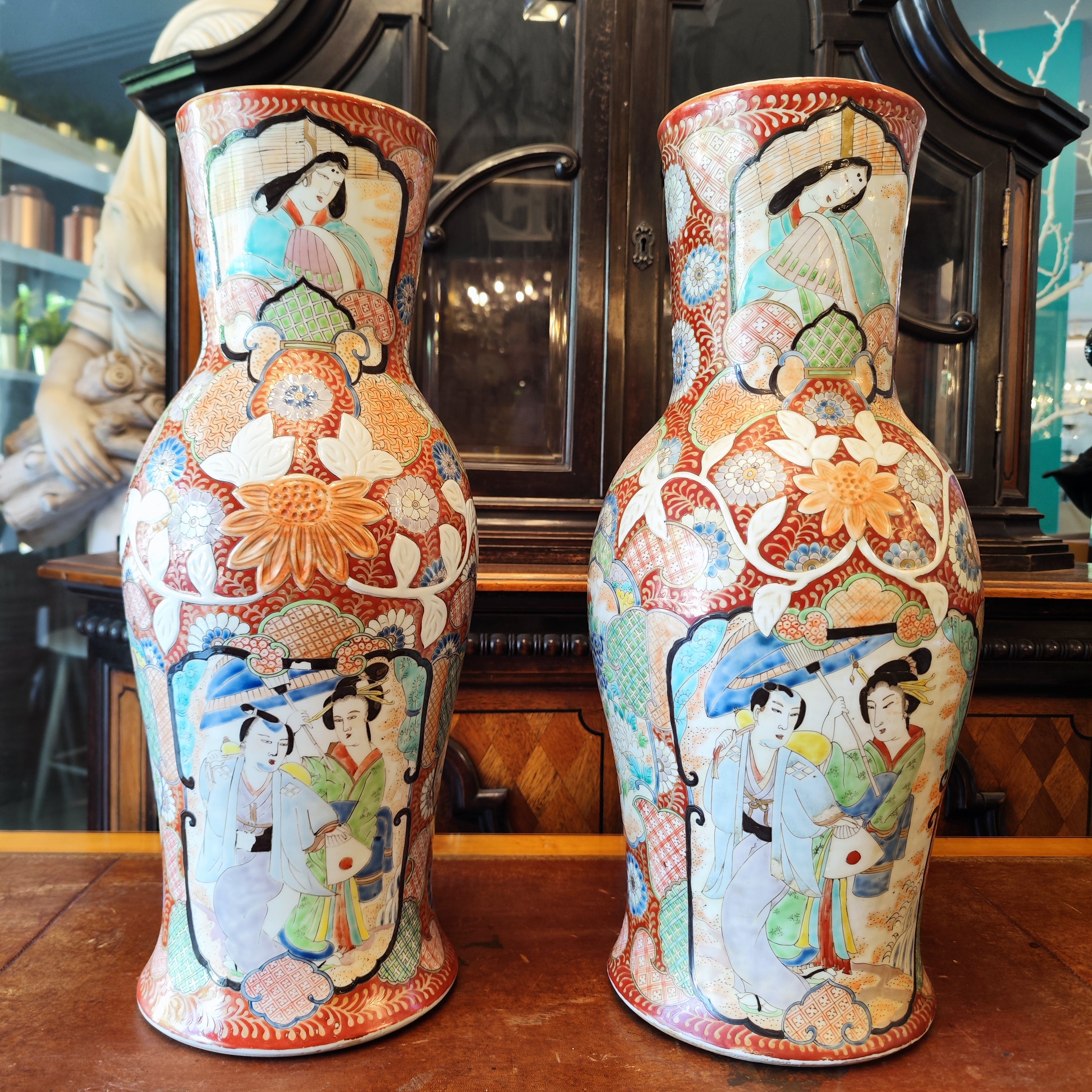 Gran par de jarrones japoneses Arita. Japon SXIX