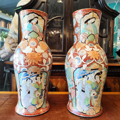 Gran par de jarrones japoneses Arita. Japon SXIX