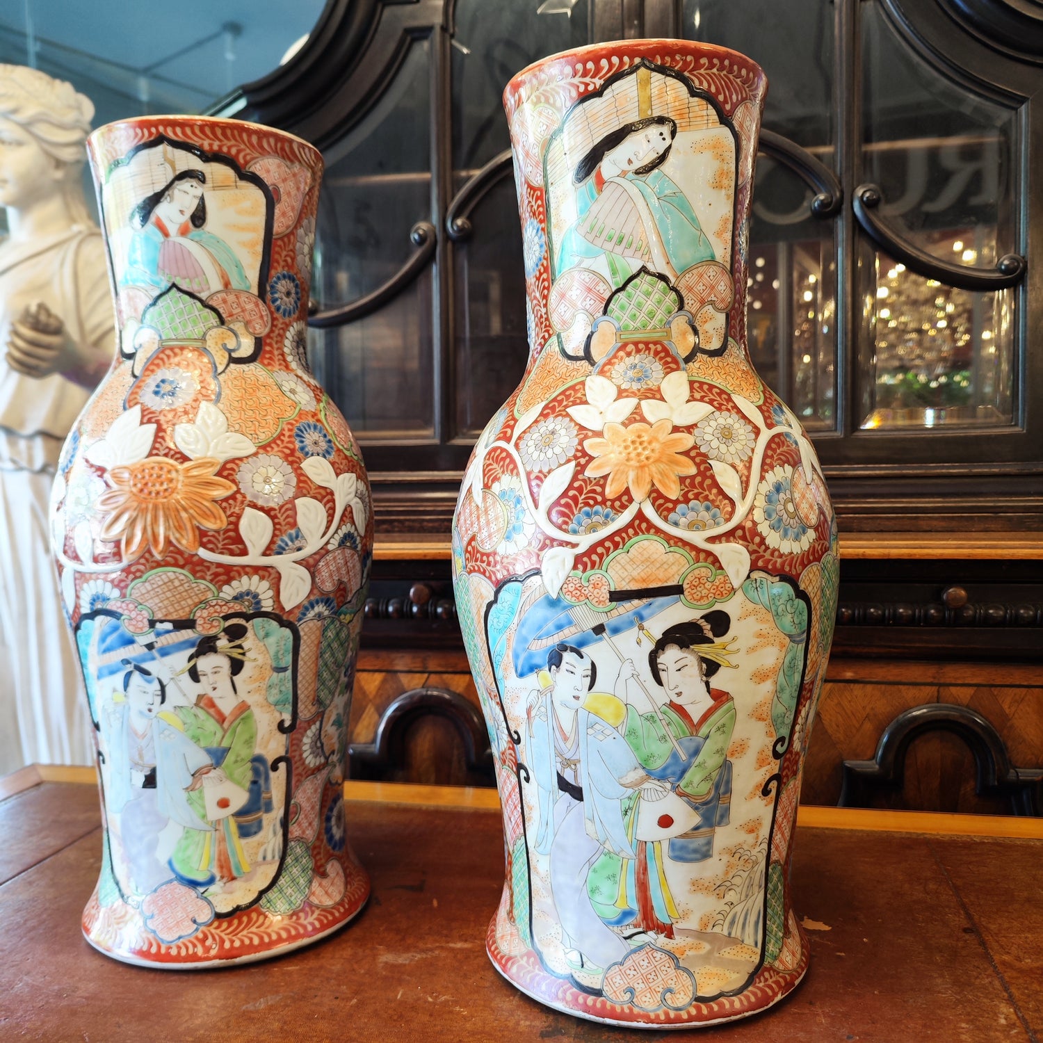 Gran par de jarrones japoneses Arita. Japon SXIX