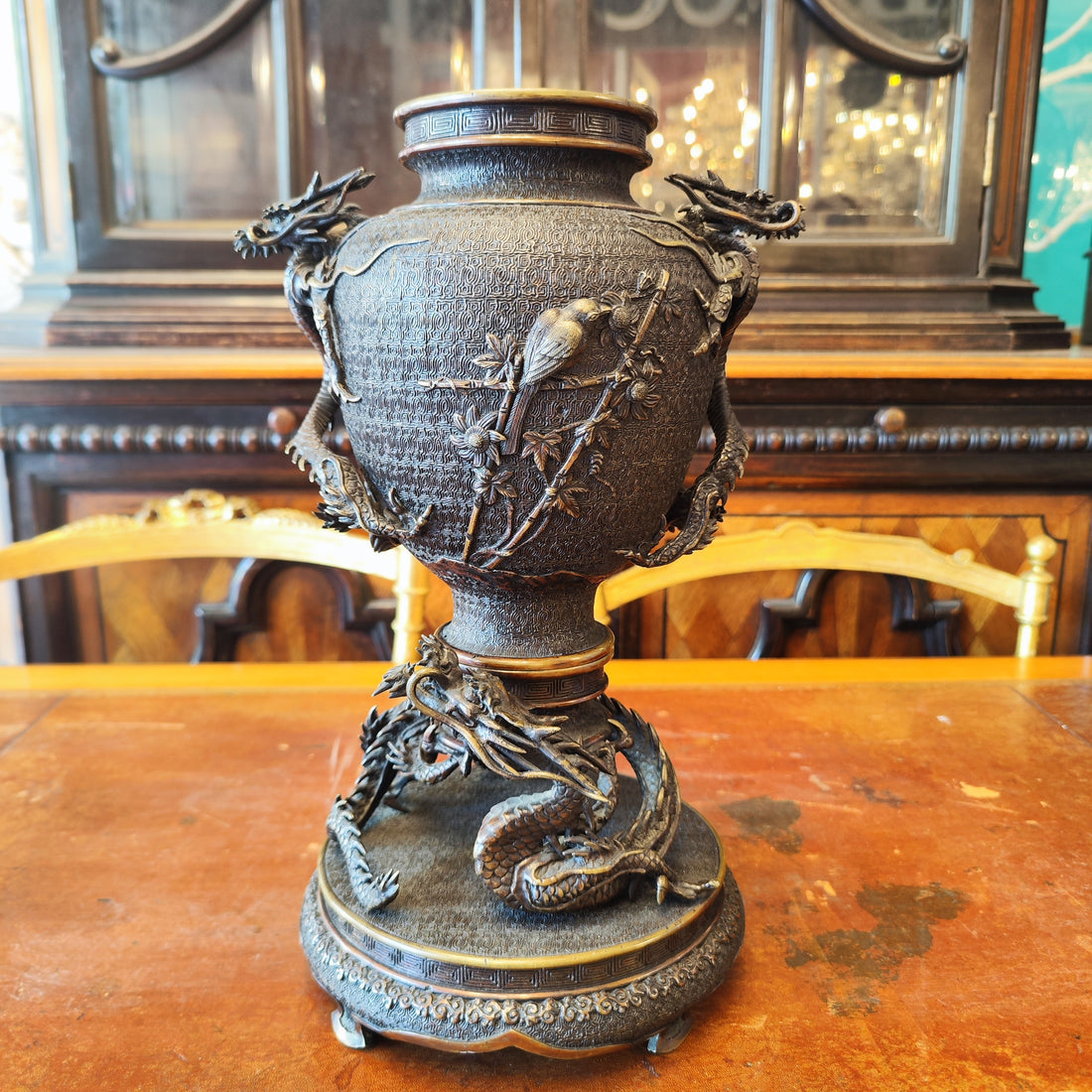 Espectacular jarrón bronce Meiji Shoki. Japón SXIX