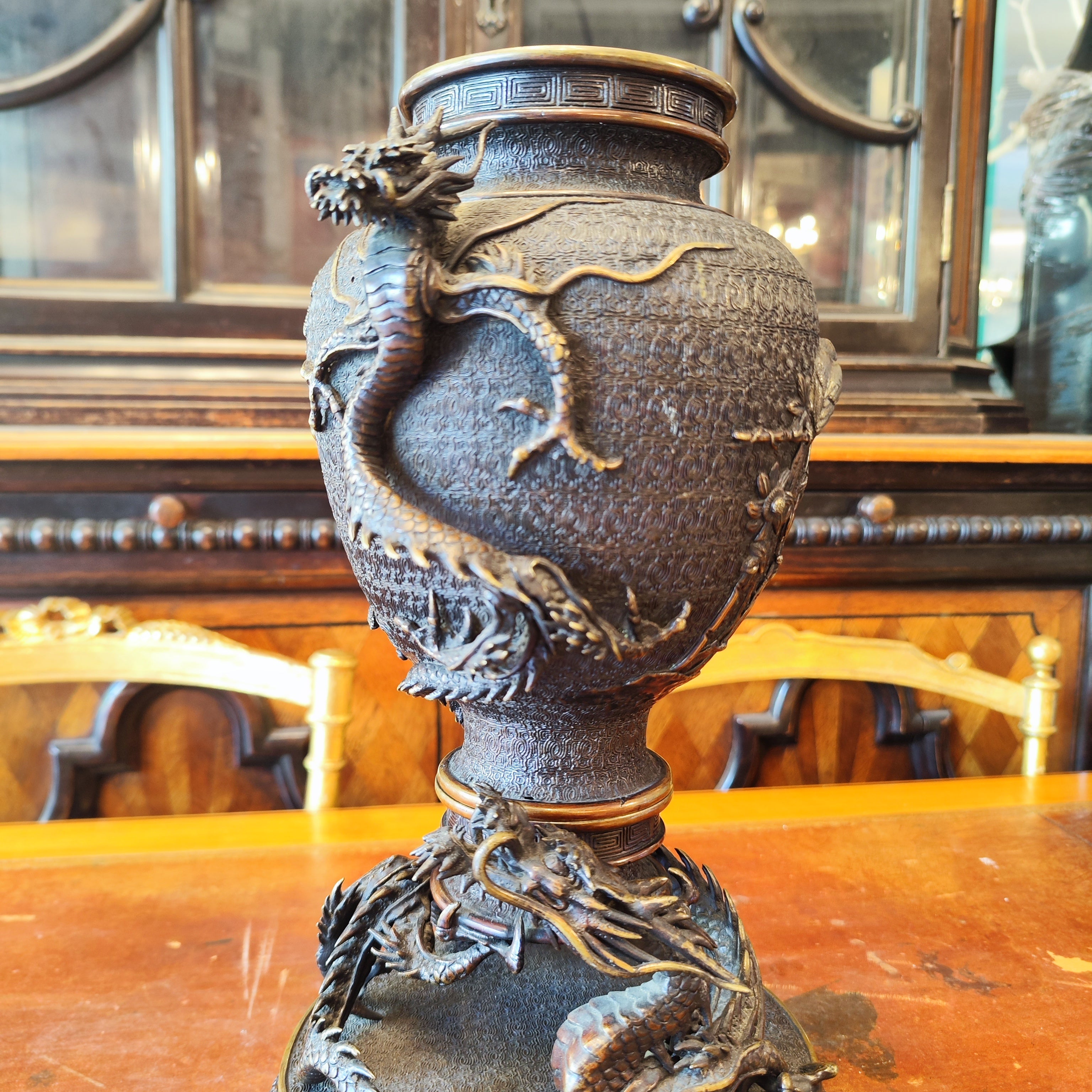 Espectacular jarrón bronce Meiji Shoki. Japón SXIX