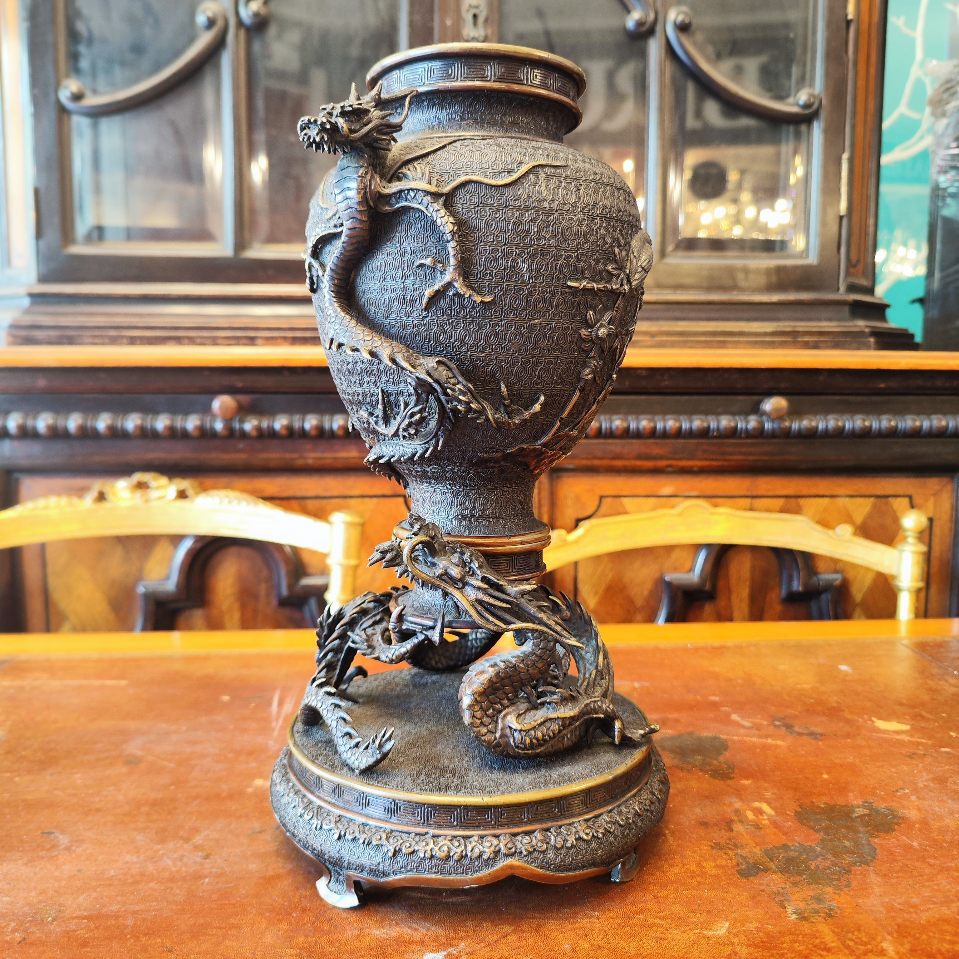 Espectacular jarrón bronce Meiji Shoki. Japón SXIX