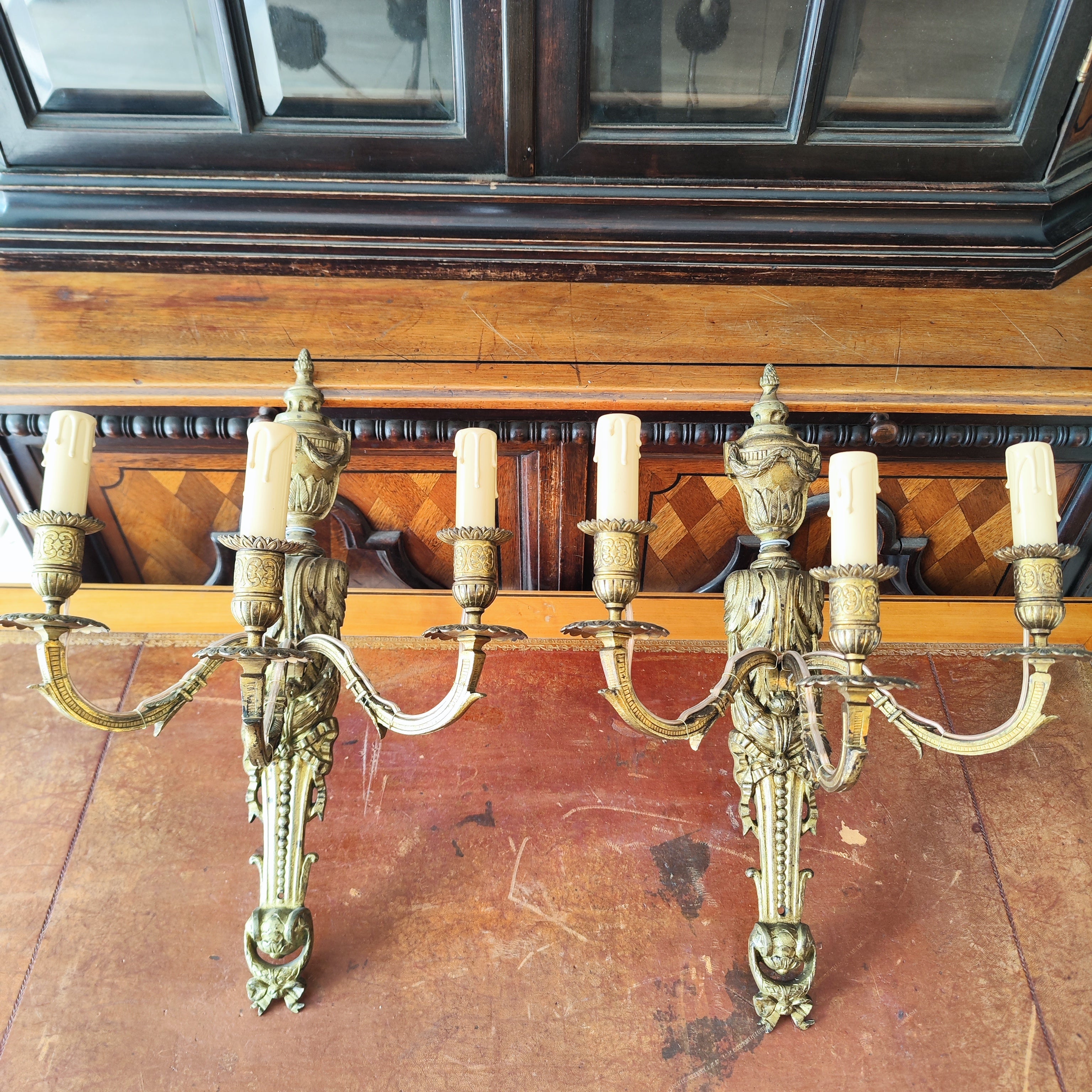 Par de apliques en bronce ormolu Luis XVI. Francia SXVIII