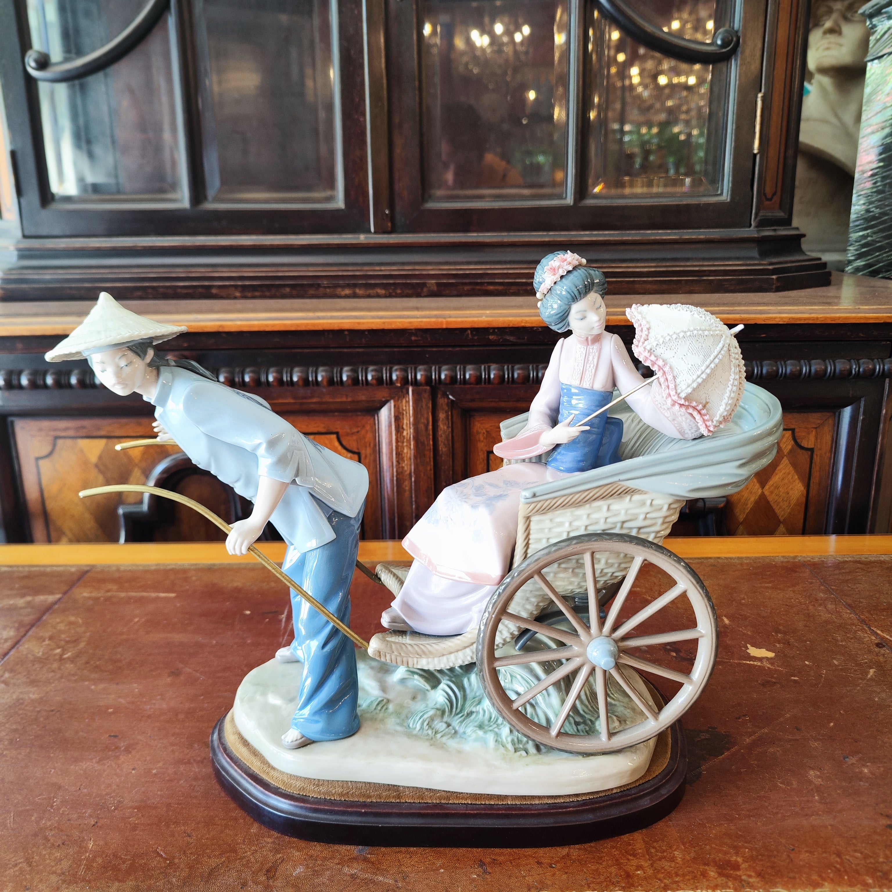 Porcelana española Lladro "Dama japonesa". España SXX