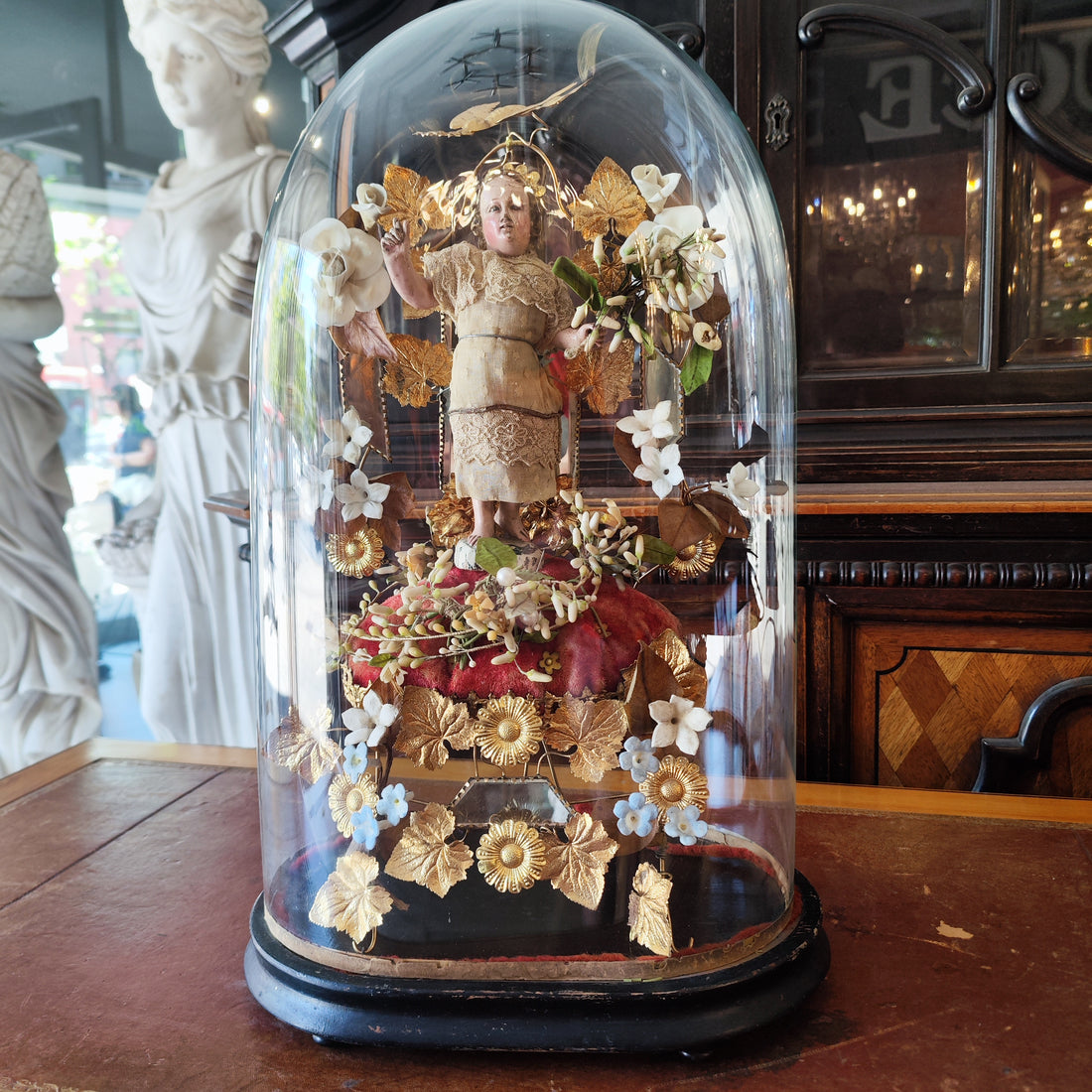 Gran fanal francés con Niñito Jesús policromado. Francia  fines SXVIII