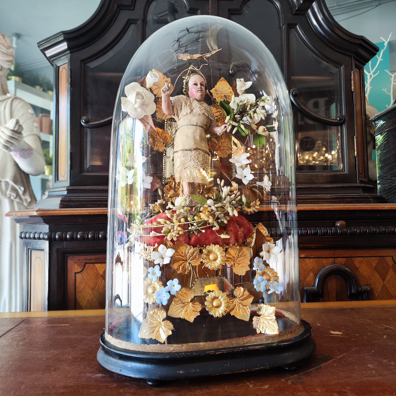 Gran fanal francés con Niñito Jesús policromado. Francia  fines SXVIII