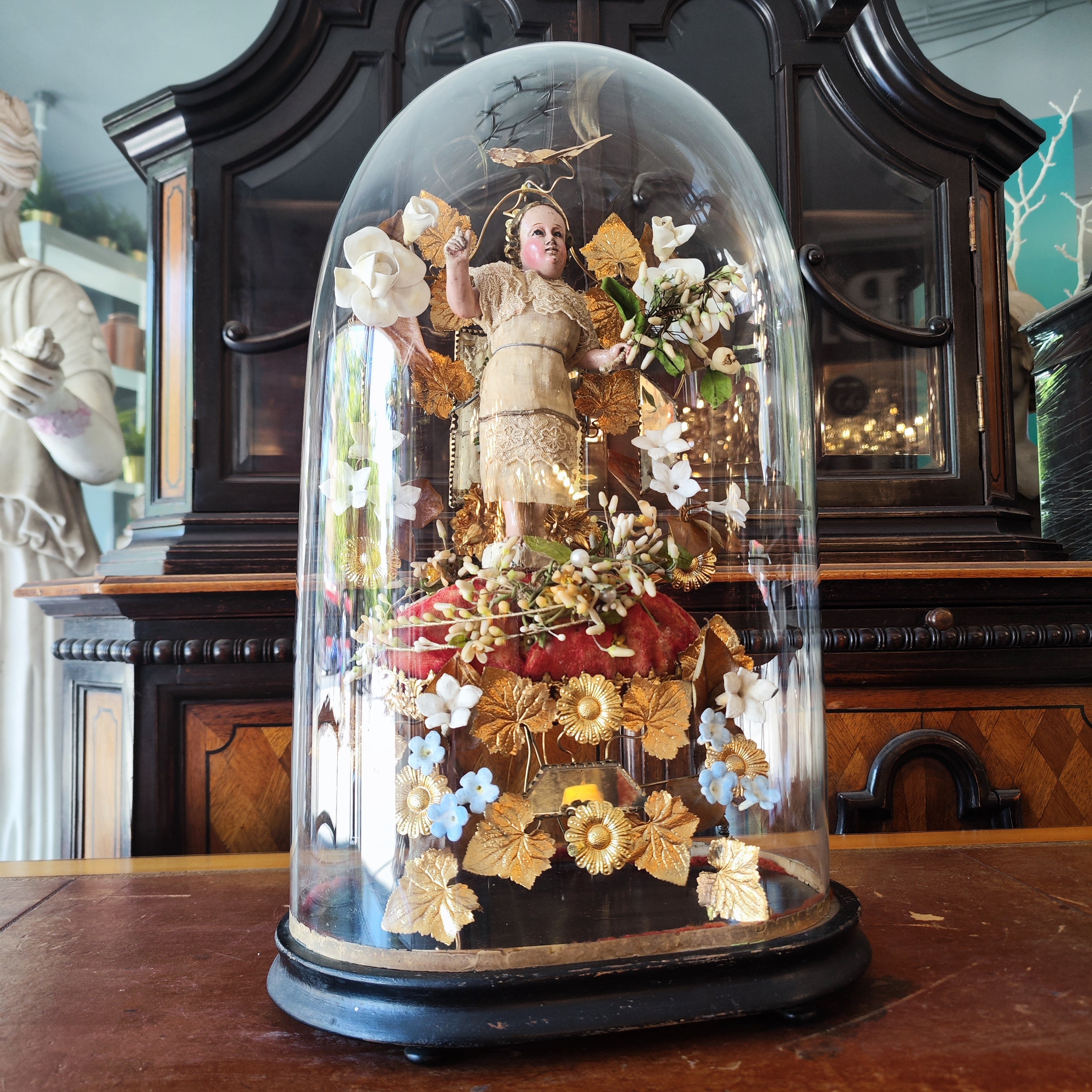 Gran fanal francés con Niñito Jesús policromado. Francia  fines SXVIII