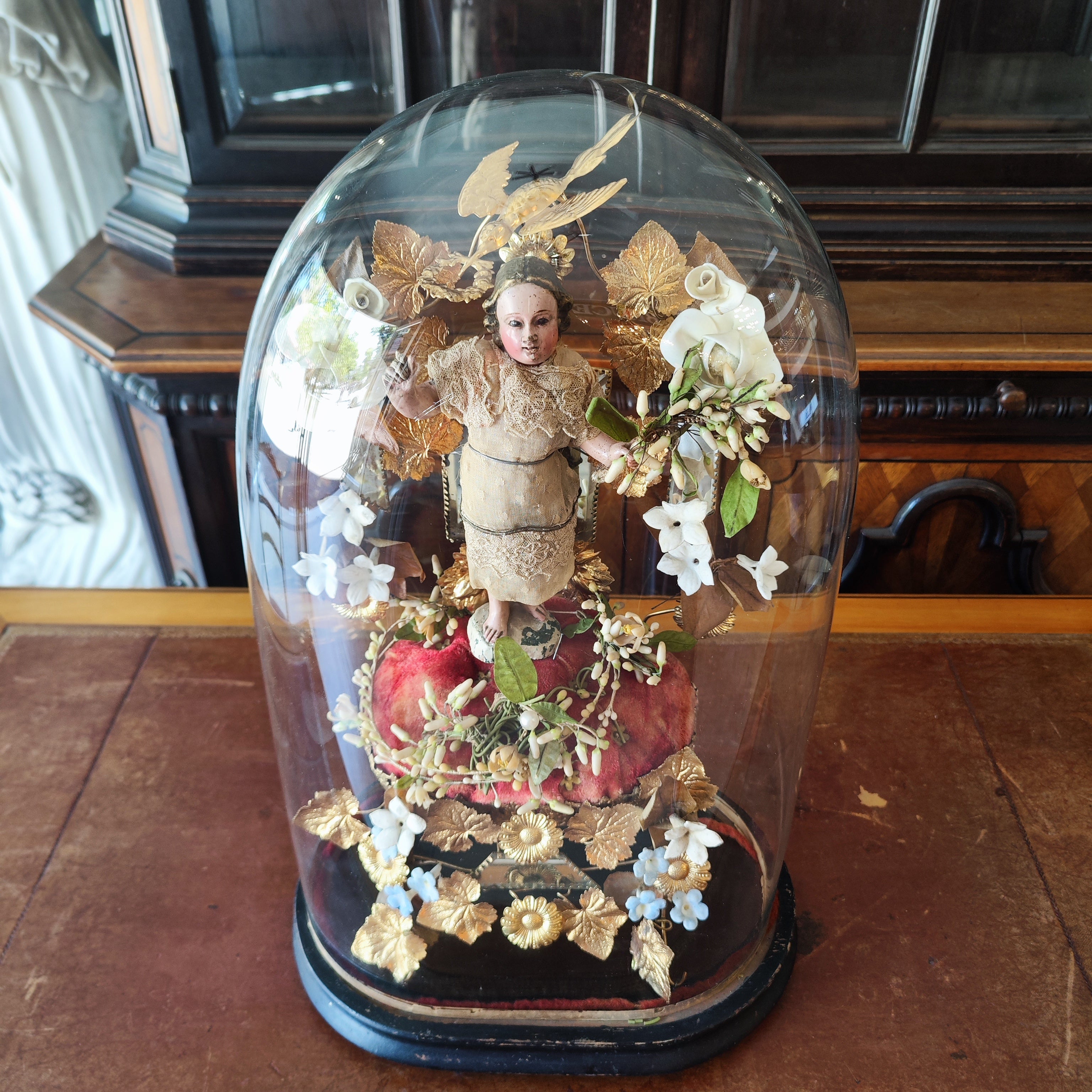 Gran fanal francés con Niñito Jesús policromado. Francia  fines SXVIII