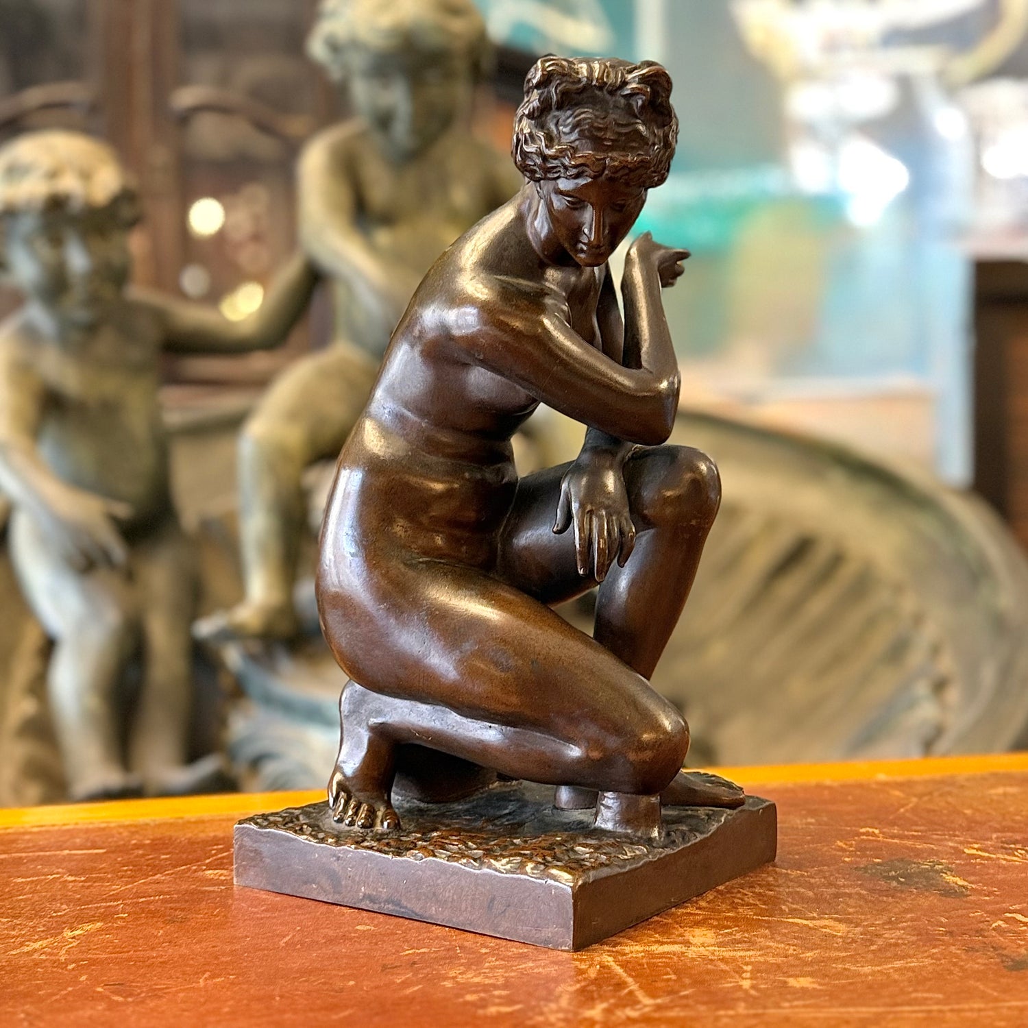 Escultura de bronce francesa de Venus firmada Barbedienne. Francia SXIX