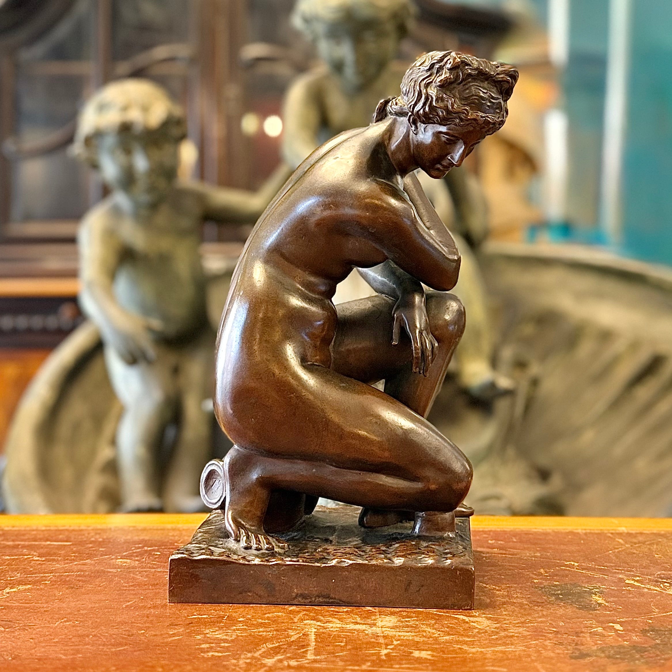 Escultura de bronce francesa de Venus firmada Barbedienne. Francia SXIX