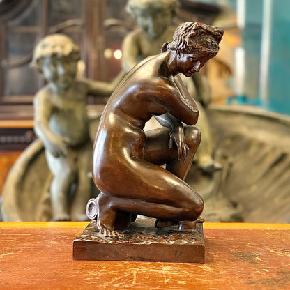 Escultura de bronce francesa de Venus firmada Barbedienne. Francia SXIX