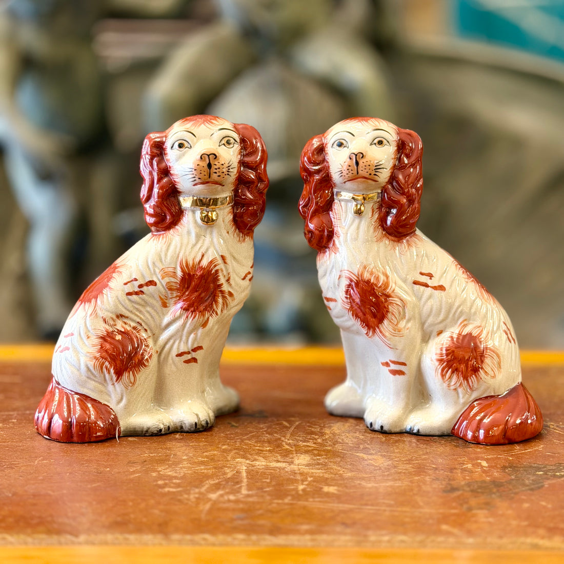 Pareja de perros de porcelana ingelsa Staffordshire. Inglaterra SXIX