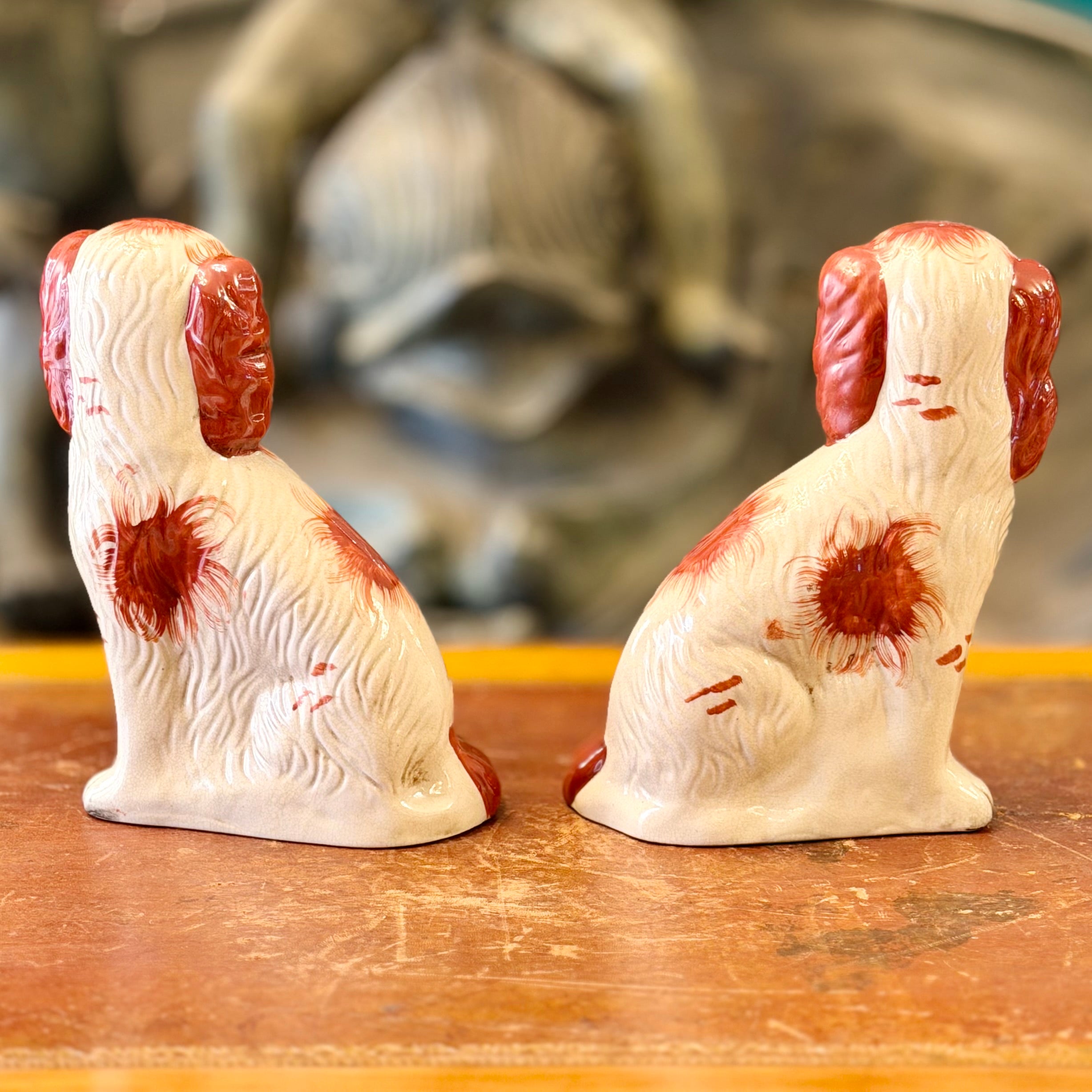 Pareja de perros de porcelana ingelsa Staffordshire. Inglaterra SXIX
