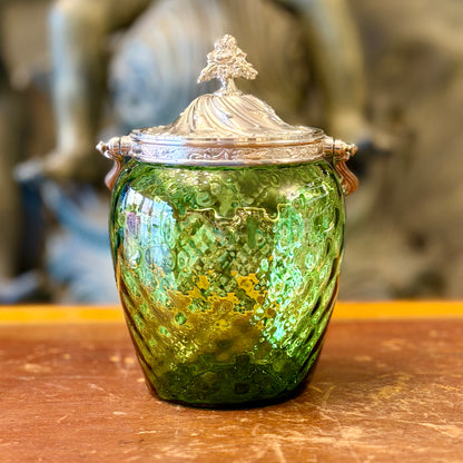 Dulcero francés de vidrio iridiscente verde Art-Nouveau. Francia principios SXX