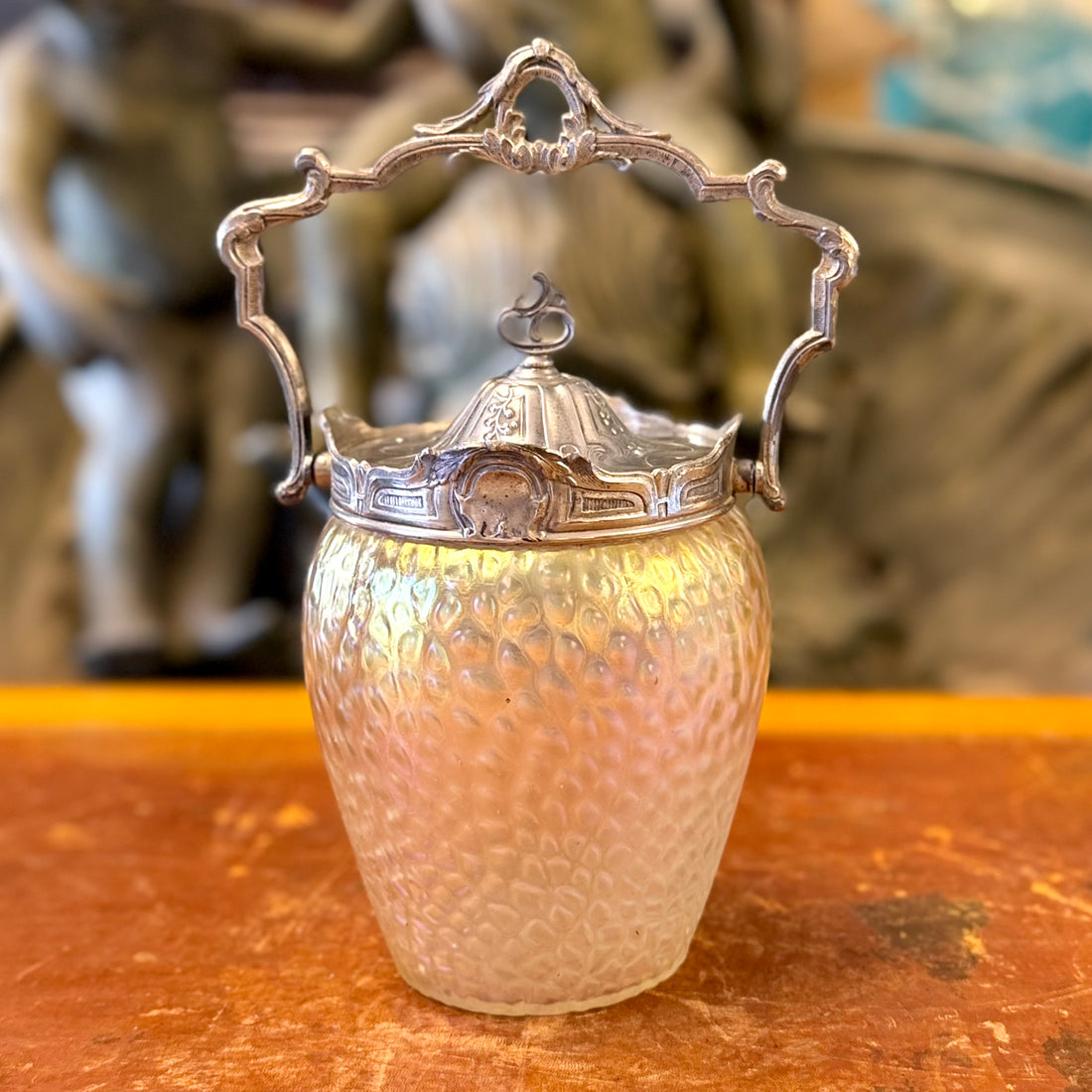 Dulcero alemán de vidrio iridiscente perla Art-Nouveau. Francia principios SXX