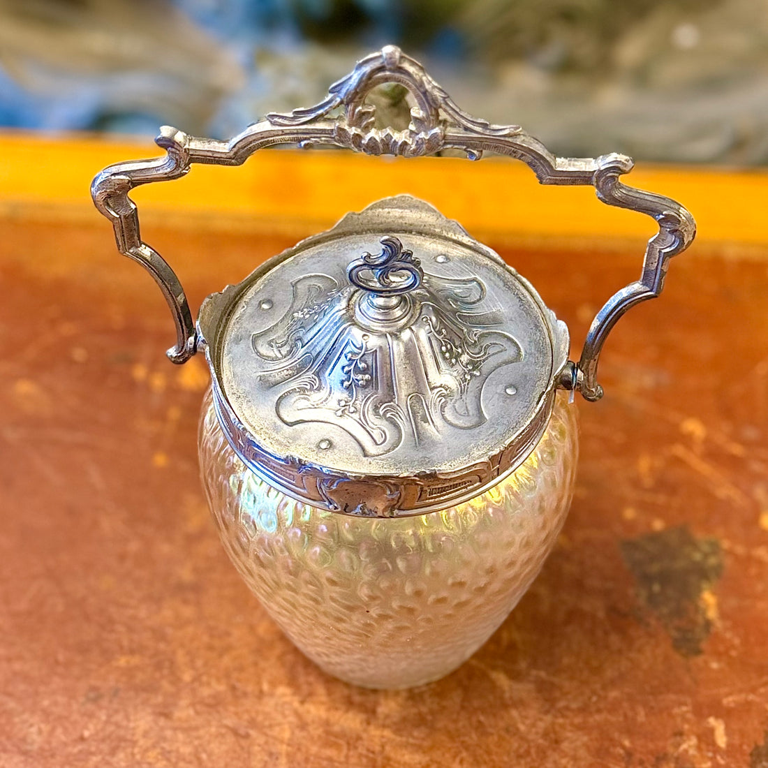Dulcero alemán de vidrio iridiscente perla Art-Nouveau. Francia principios SXX
