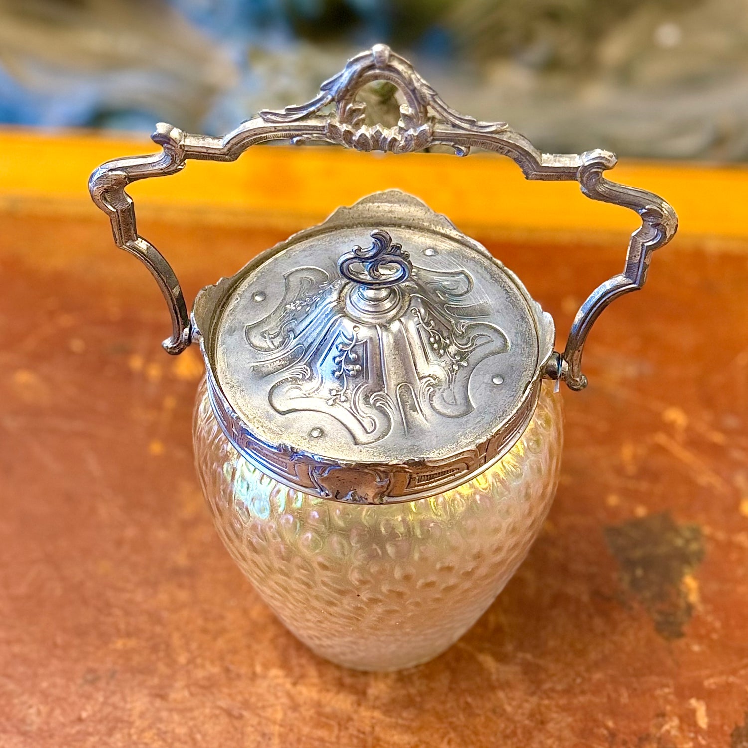 Dulcero alemán de vidrio iridiscente perla Art-Nouveau. Francia principios SXX