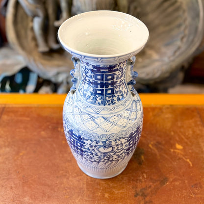 Jarron chino balaustre de caolin y esnalte azul-blanco. China SXIX
