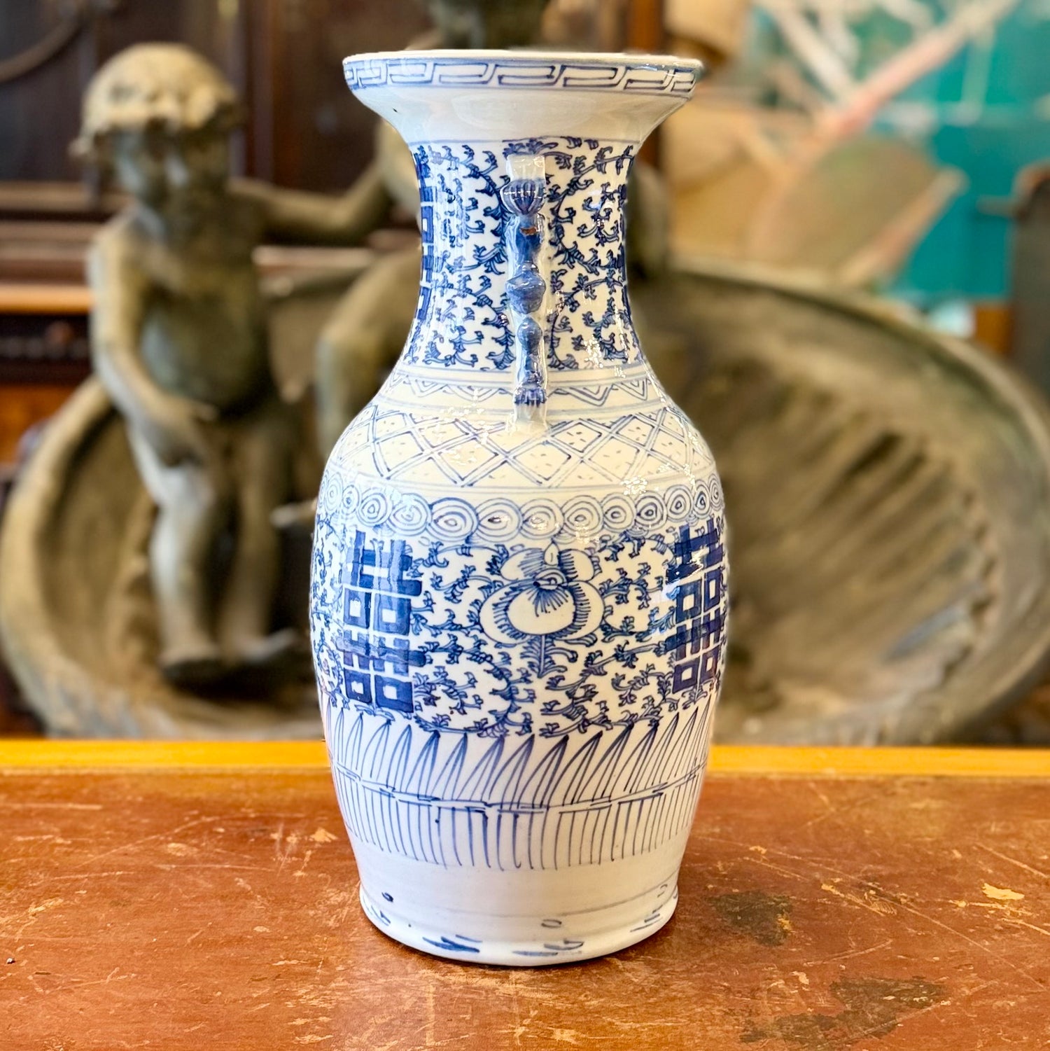 Jarron chino balaustre de caolin y esnalte azul-blanco. China SXIX