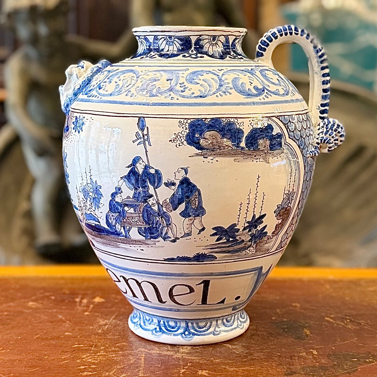 Jarra italiana de farmacia blanca y azul OL:CAMAEMEL. Italia SXVIII