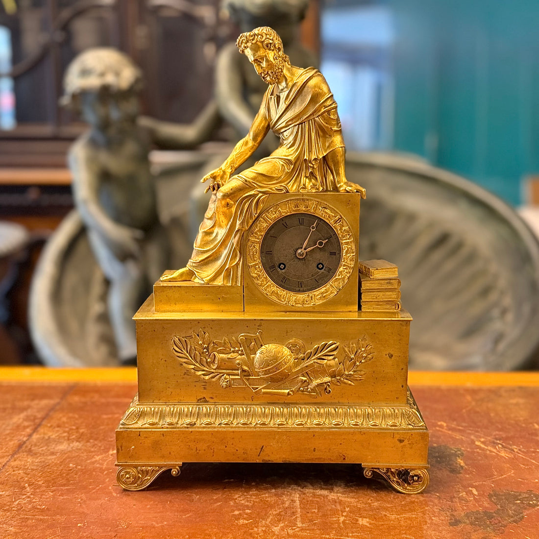 Reloj de bronce época Napoleón III mostrando a Homero. Francia SXIX