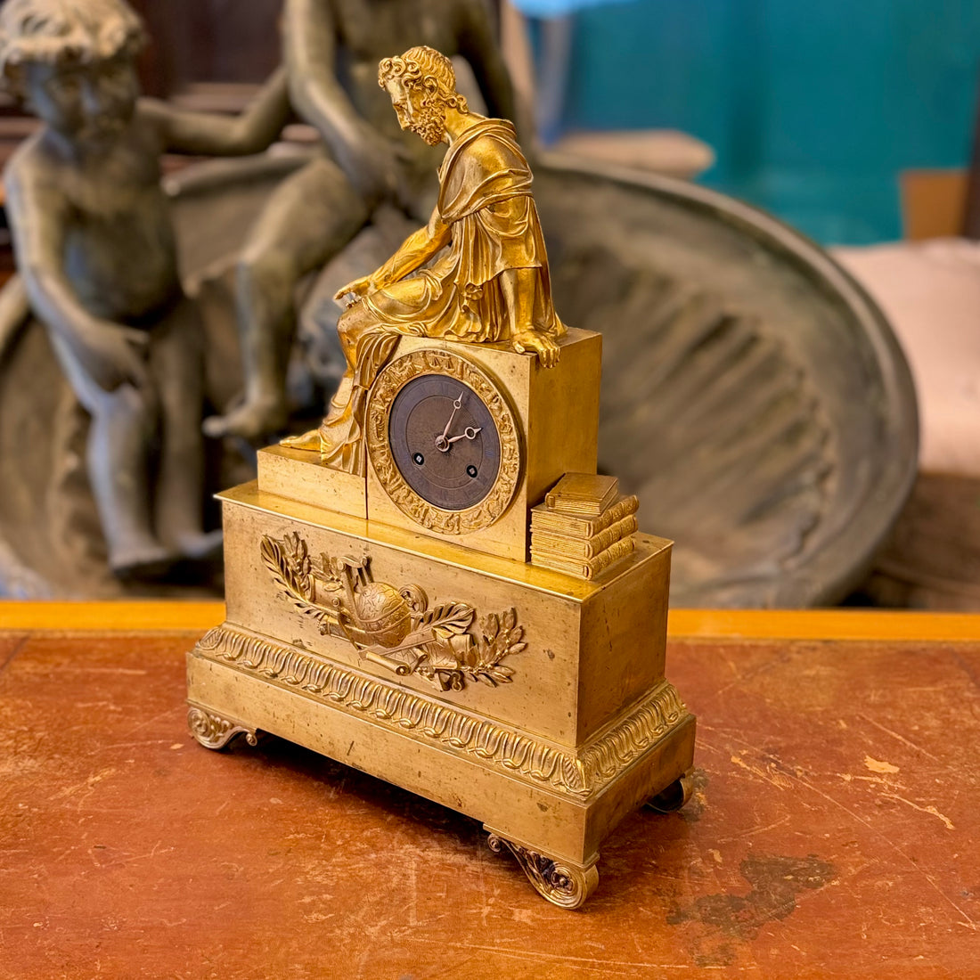 Reloj de bronce época Napoleón III mostrando a Homero. Francia SXIX