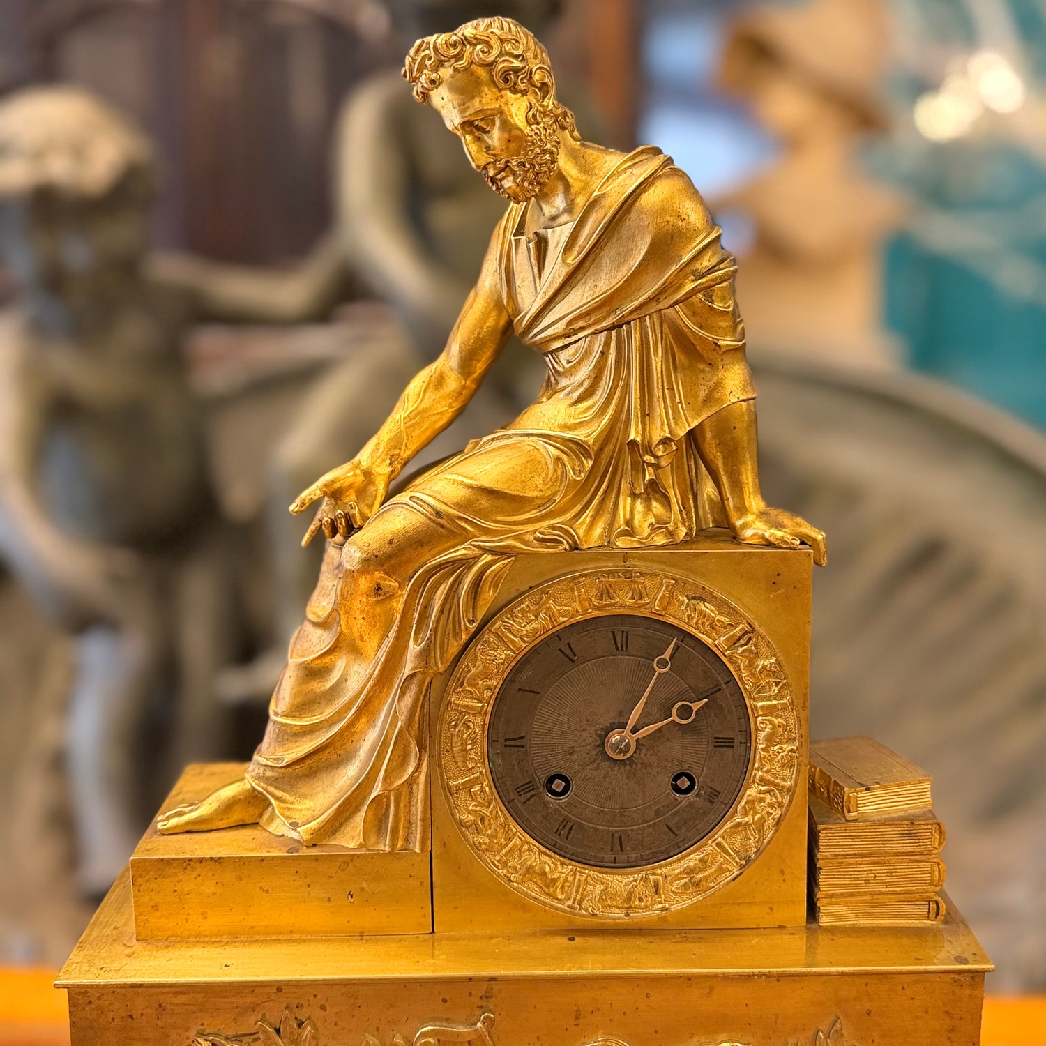 Reloj de bronce época Napoleón III mostrando a Homero. Francia SXIX