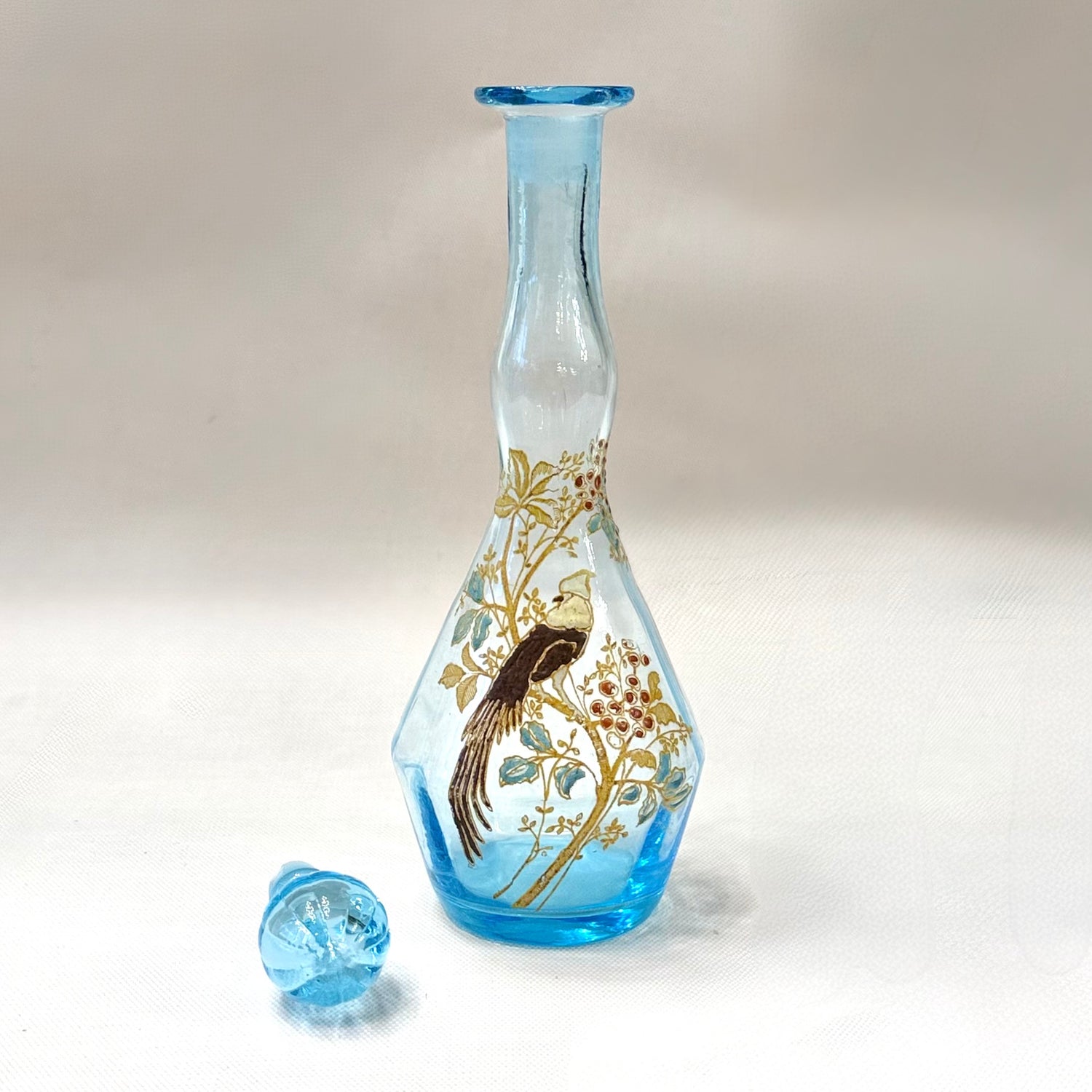 Botella de vidrio esmalta Art-Nouveau celeste. Francia SXX