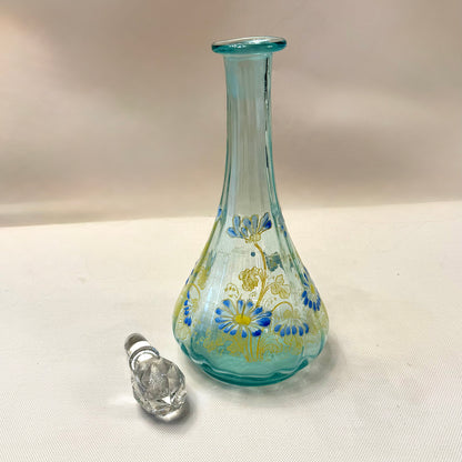 Botella de vidrio esmaltada Art-Nouveau con margaritas azules. Francia SXX