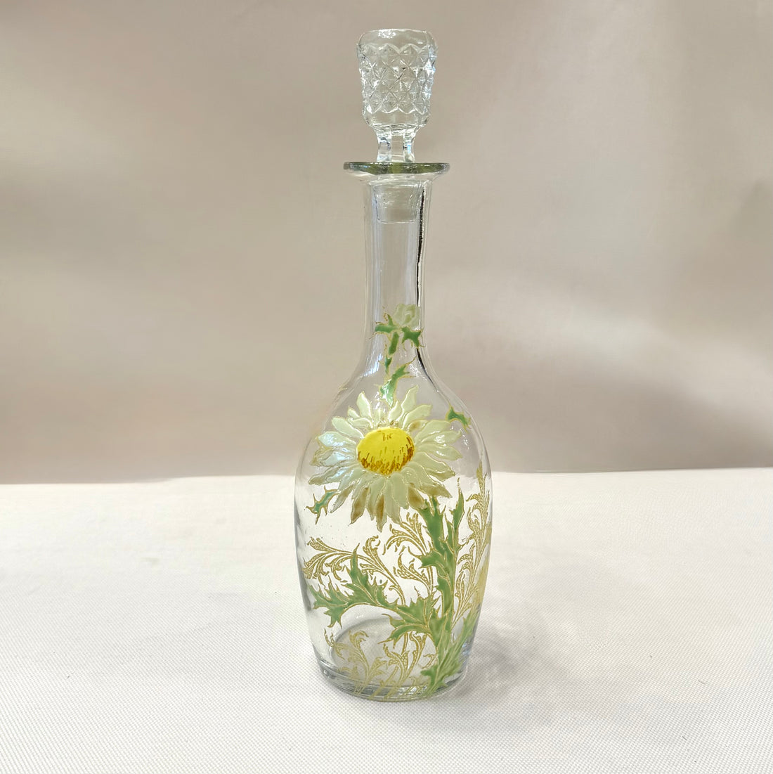 Botella de vidrio esmaltada Art-Nouveau con dientes de dragón. Francia SXX
