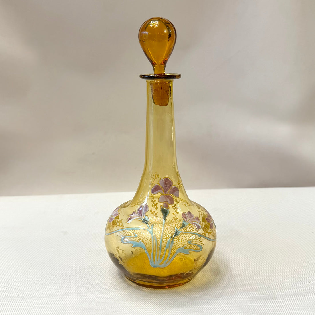 Botella de vidrio esmaltada Art-Nouveau con orquídeas. Francia SXX