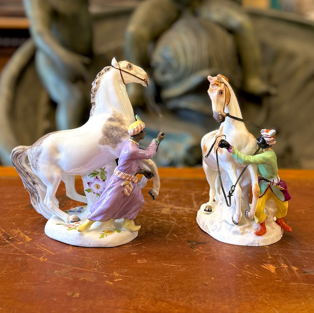 Figura de porcelana alemana Meissen domadores de caballos. Alemania SXX