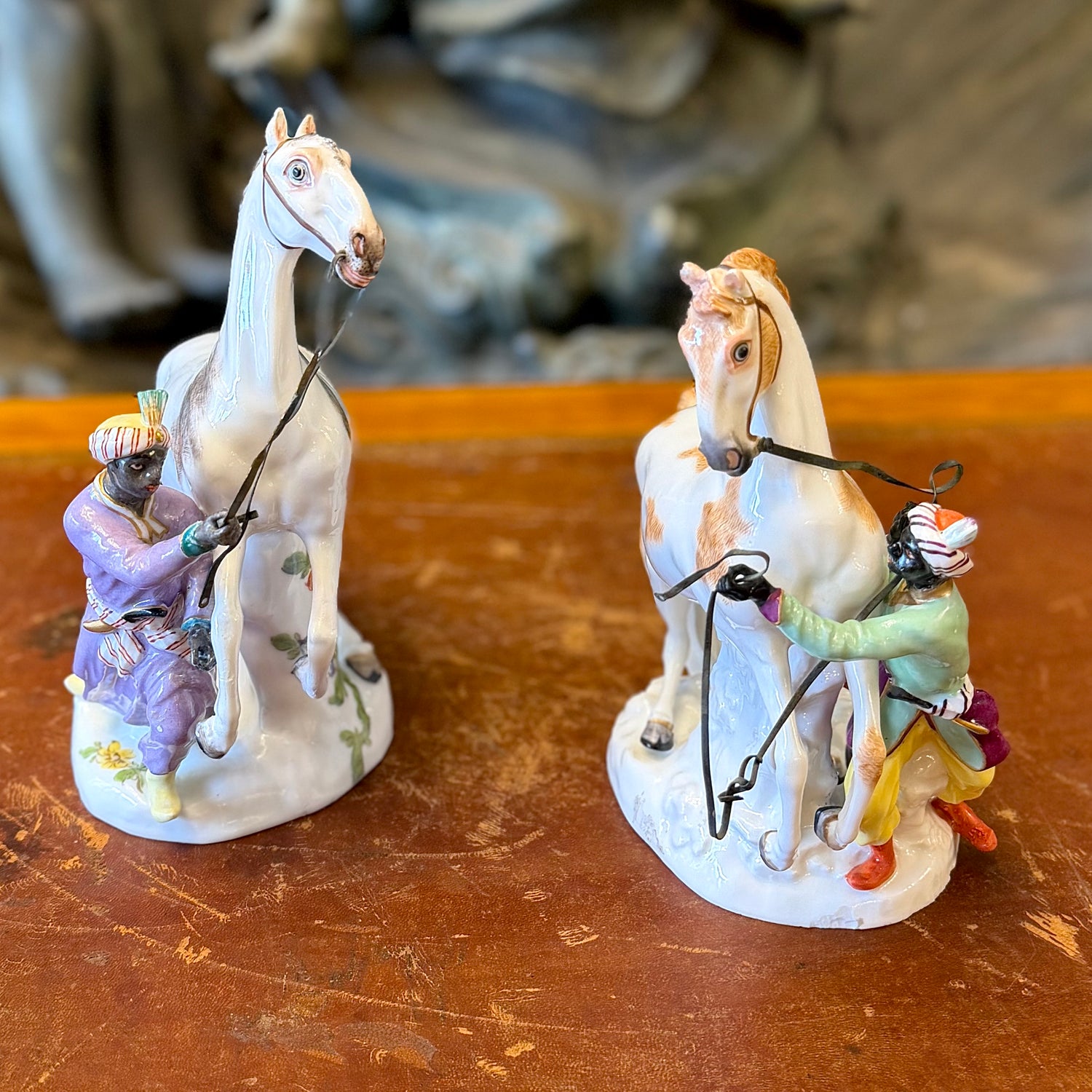 Figura de porcelana alemana Meissen domadores de caballos. Alemania SXX