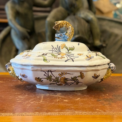 Sopera francesa ceramica de Rouen Durlach. Francia SXVIII