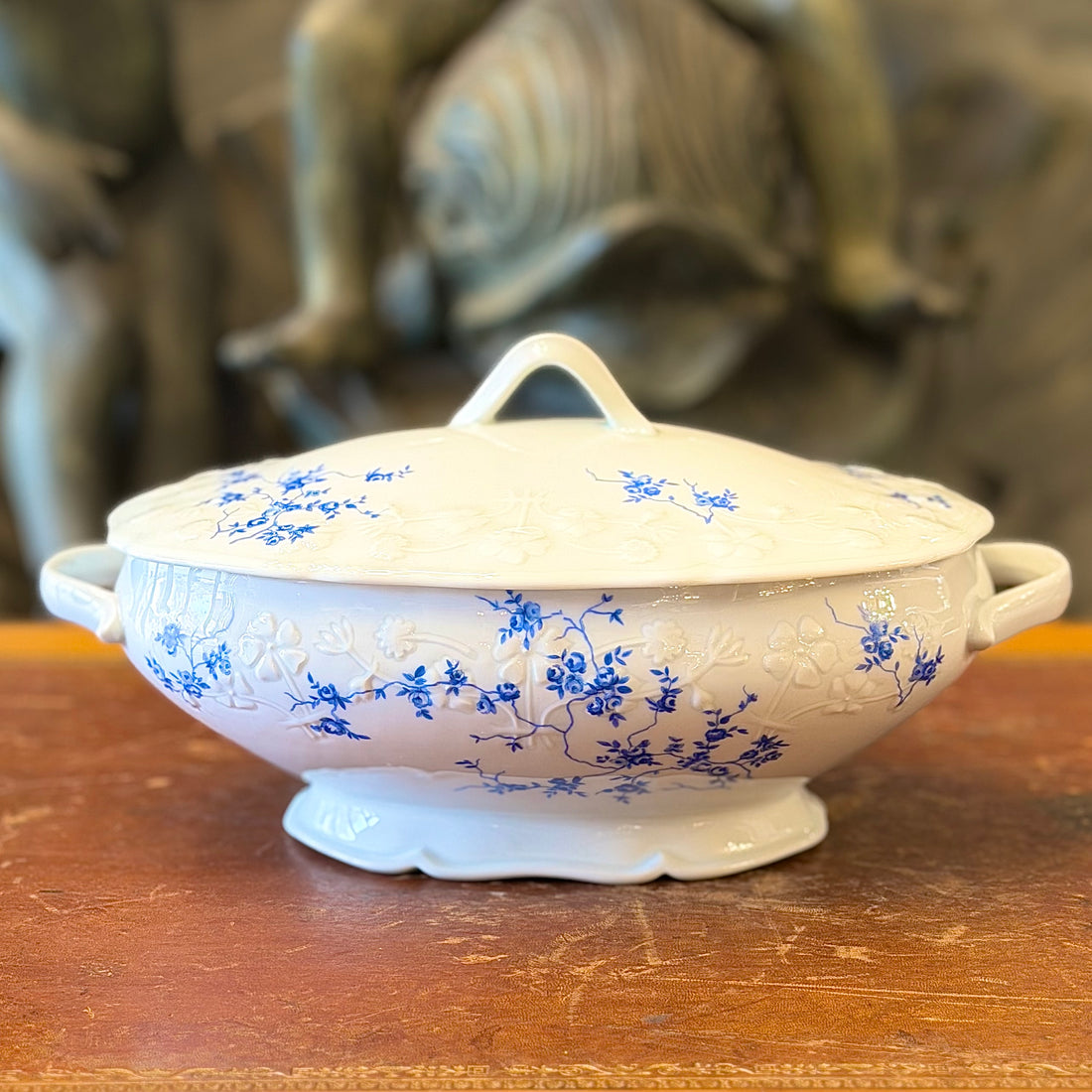Sopera francesa porcelana Porcelaine de Sologne. Francia SXX