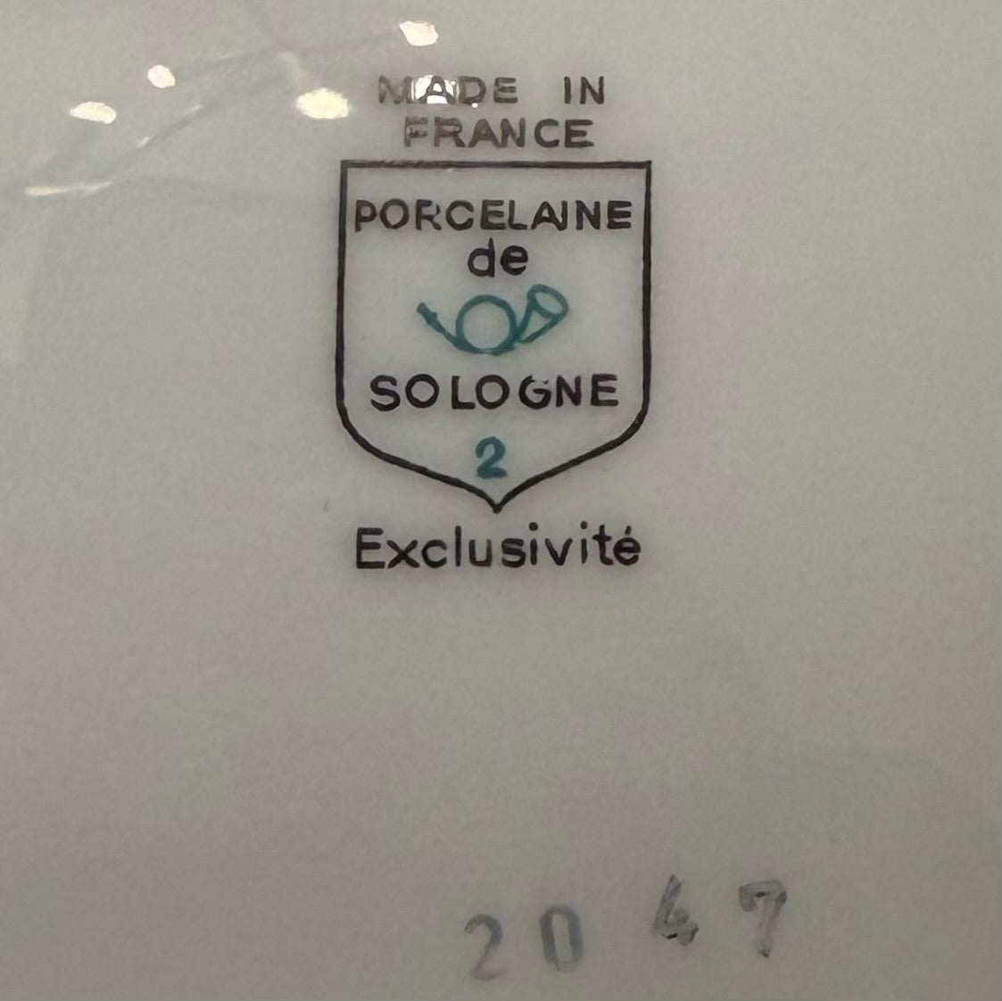 Sopera francesa porcelana Porcelaine de Sologne. Francia SXX
