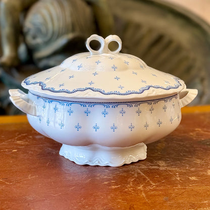 Sopera de porcelana alemana HUTSCHENREUTHER. Alemania SXX