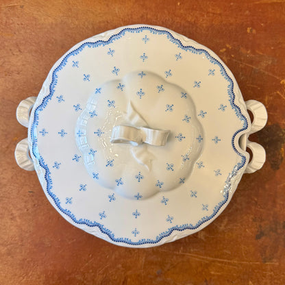 Sopera de porcelana alemana HUTSCHENREUTHER. Alemania SXX