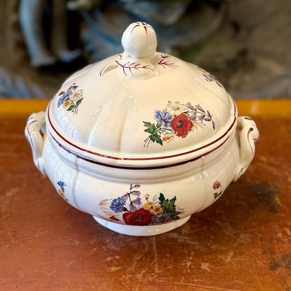 Sopera francesa de cerámica Sarreguemines "Grand Bouquet". Francia SXX