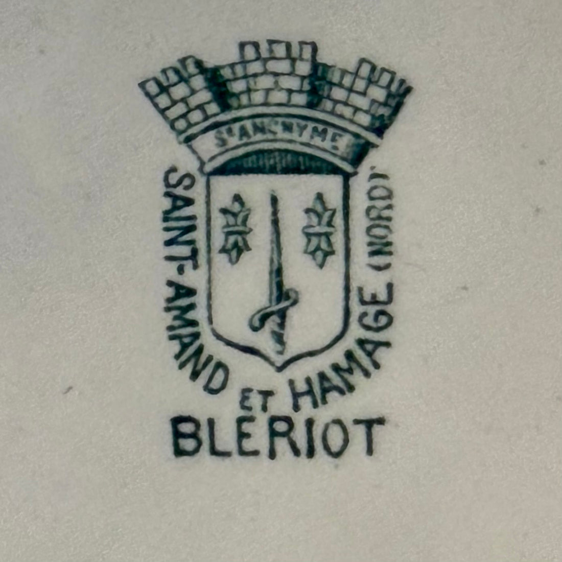 Sopera francesa de cerámica Saint Amand et Hamage Nord. Francia SXX