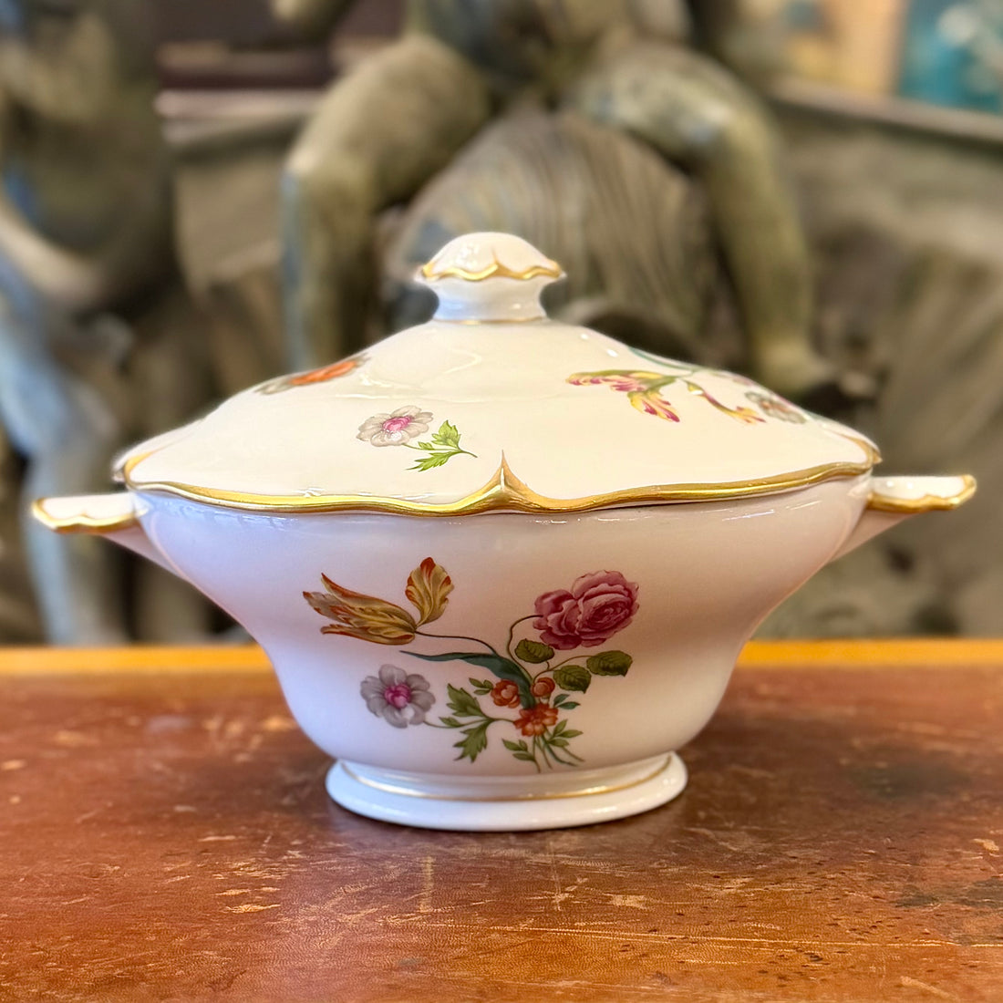 Sopera francesa porcelana Lourioux "Le Faune". Francia SXX