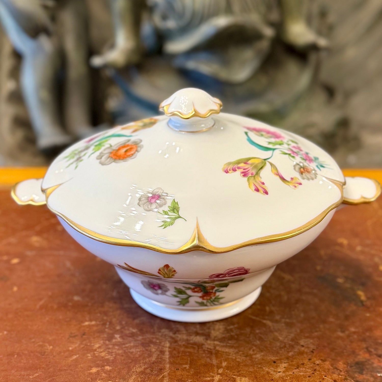 Sopera francesa porcelana Lourioux "Le Faune". Francia SXX