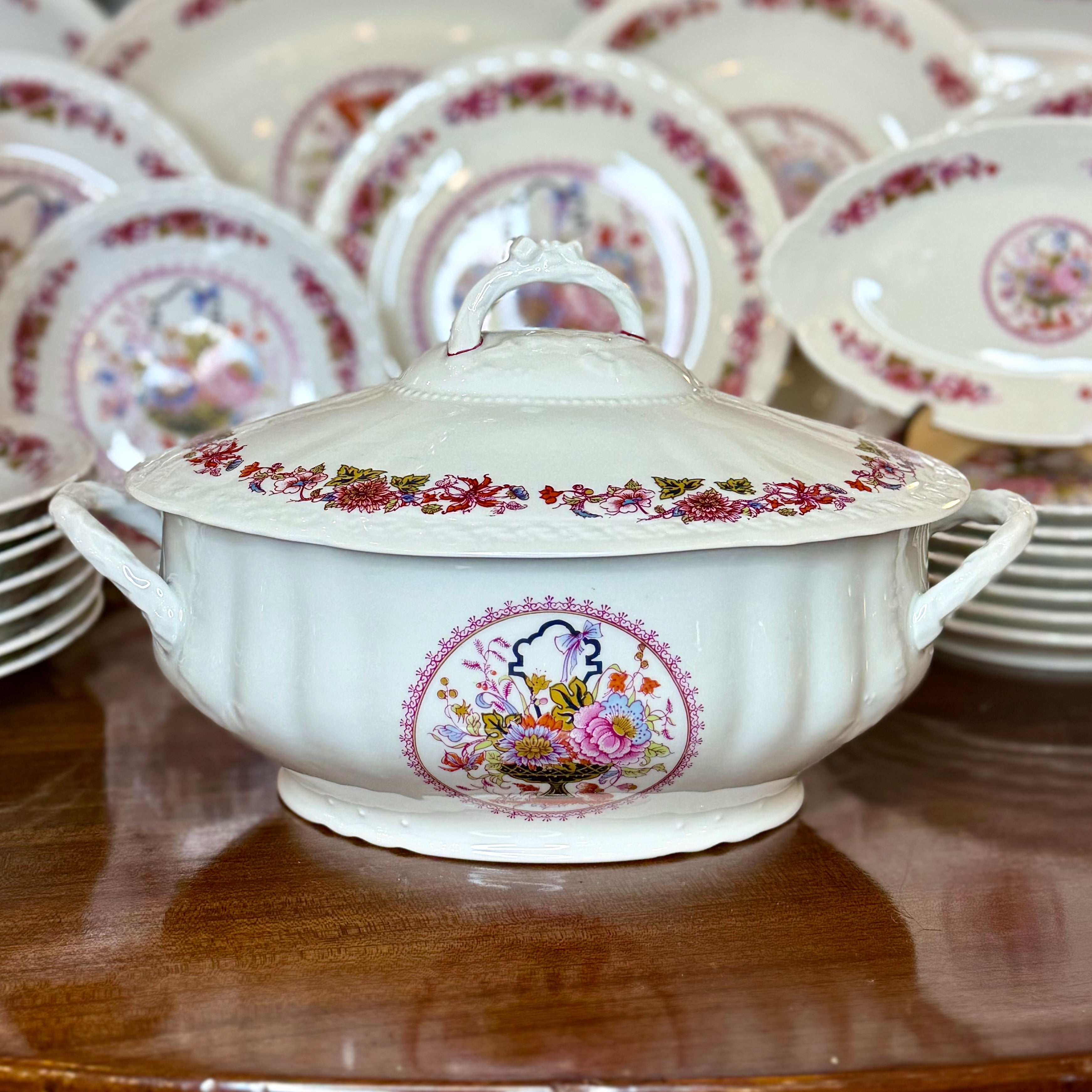 vajilla de porcelana francesa Couleuvre France modelo "Limoise". Francia SXIX