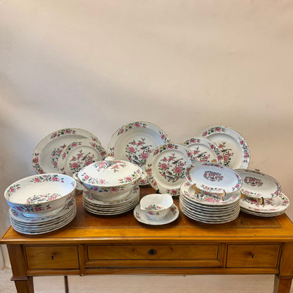 Vajilla de porcelana francesa Limoges Bernardaud modelo Condé. Francia SXIX