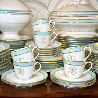 Vajilla de porcelana Limoges A. Vignaud verde celadón y dorado. Francia SXX