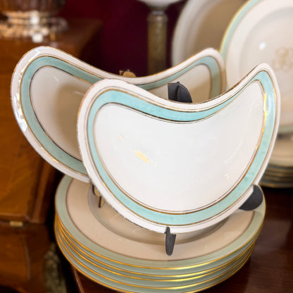 Vajilla de porcelana Limoges A. Vignaud verde celadón y dorado. Francia SXX