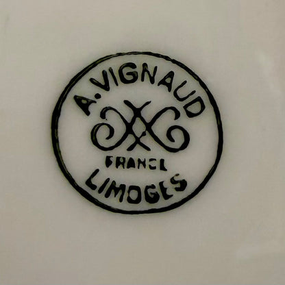 Vajilla de porcelana Limoges A. Vignaud verde celadón y dorado. Francia SXX